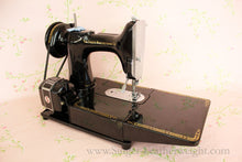 Load image into Gallery viewer, Singer Featherweight 222K Sewing Machine EN137***
