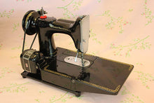 Load image into Gallery viewer, Singer Featherweight 222K Sewing Machine EK633***
