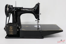 Load image into Gallery viewer, Singer Featherweight 221K Sewing Machine, EH142***
