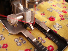 Load image into Gallery viewer, Eyelet Cam for the Singer Buttonholer (Vintage Original)
