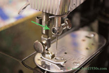 Load image into Gallery viewer, Screw, Singer Featherweight Needle Clamp Set Screw (Vintage Original)
