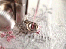 Load image into Gallery viewer, Singer Featherweight Embroidery &amp; Darning Foot (Vintage Original)

