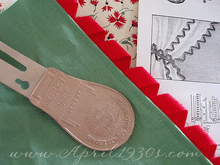 Load image into Gallery viewer, Singercraft Guide, Singer (Vintage Original)
